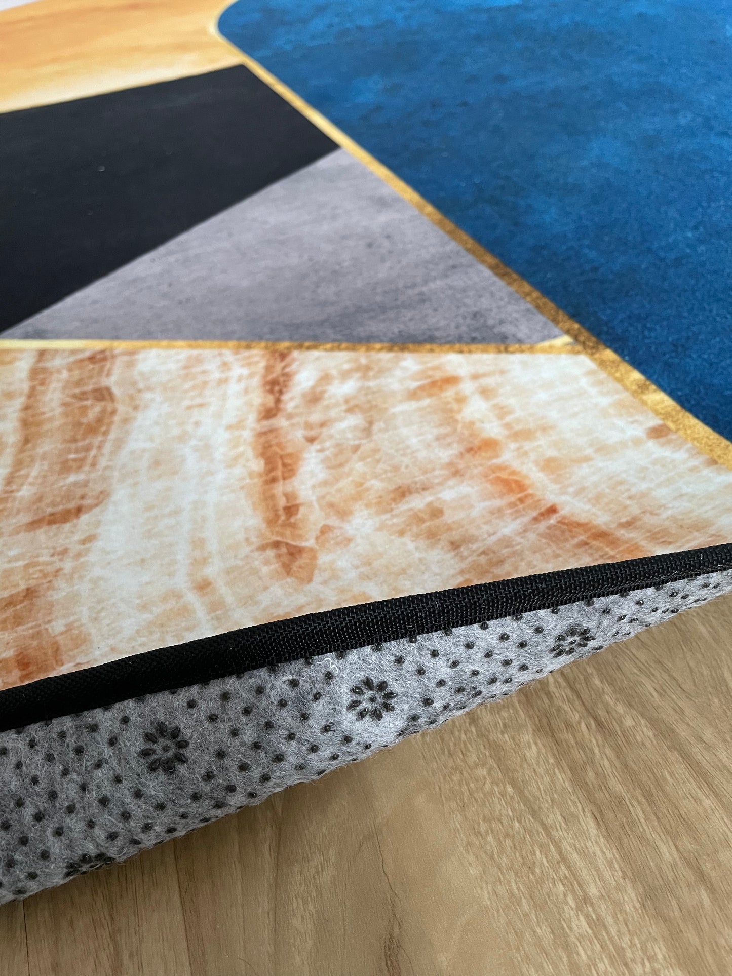 Kameleon Abstract Art 18 Rug